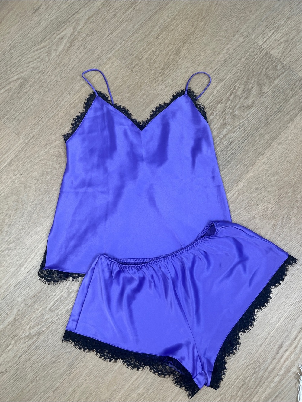 NWT Victoria’s Secret Satin Lace Back Camisole Shorts Set XS - Picture 4 of 9